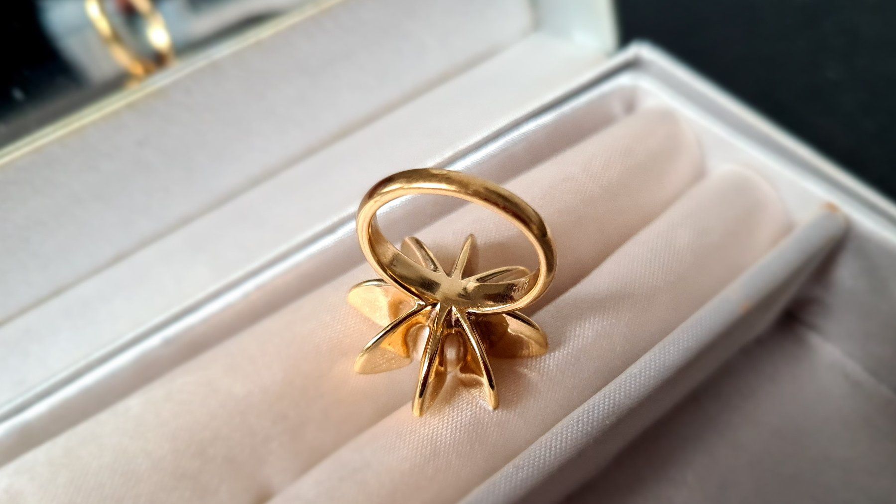 Pierre Lang Anelli: Pierre Lang goldener Ring mit Kristallen und Perle – Usato da Frauenfeld venduto da Purzli 2