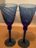 Zwei Weingläser blau gedrehtes Glas guter Zustand