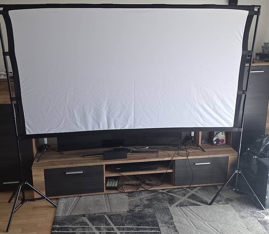 Schermi: 84 zoll leinwand  – Usato da Bronschhofen venduto da doc.brow