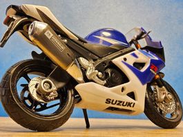 Superbike Duo __ Suzuki GSX-R __ Yamaha R1__ metall __ 1:18