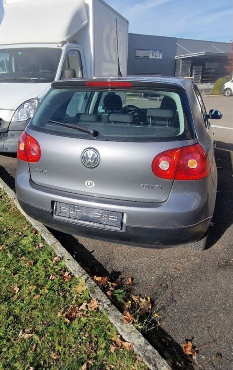 VW Automobili: VW GOLF V 1.6 FSI – Usato da Gränichen venduto da nes_2lpd 4