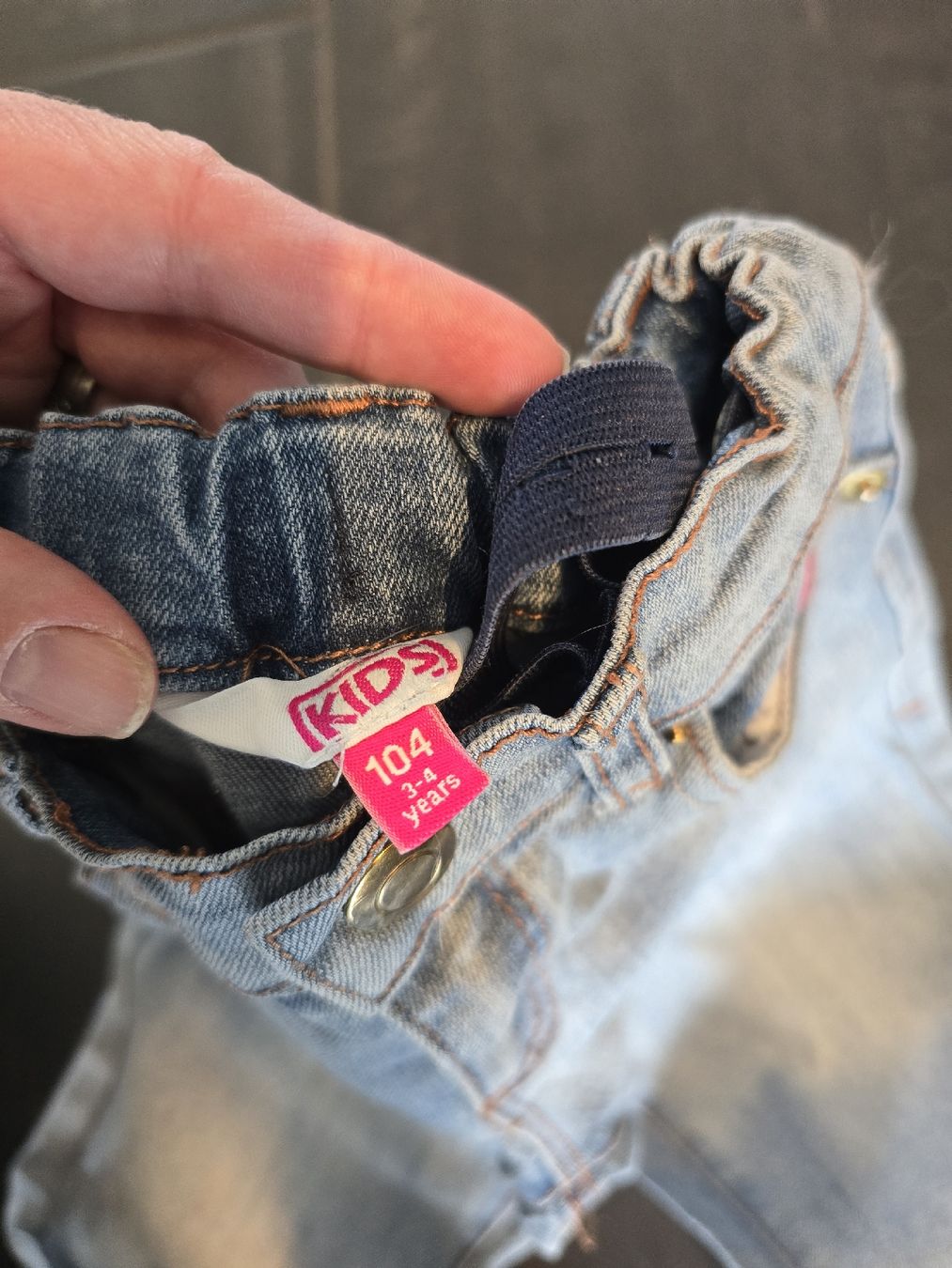 Pantaloni: Mädchen Jeans Gr. 104 mit Regenbogen  Motiv – Usato da Unterentfelden venduto da Panda-87 2