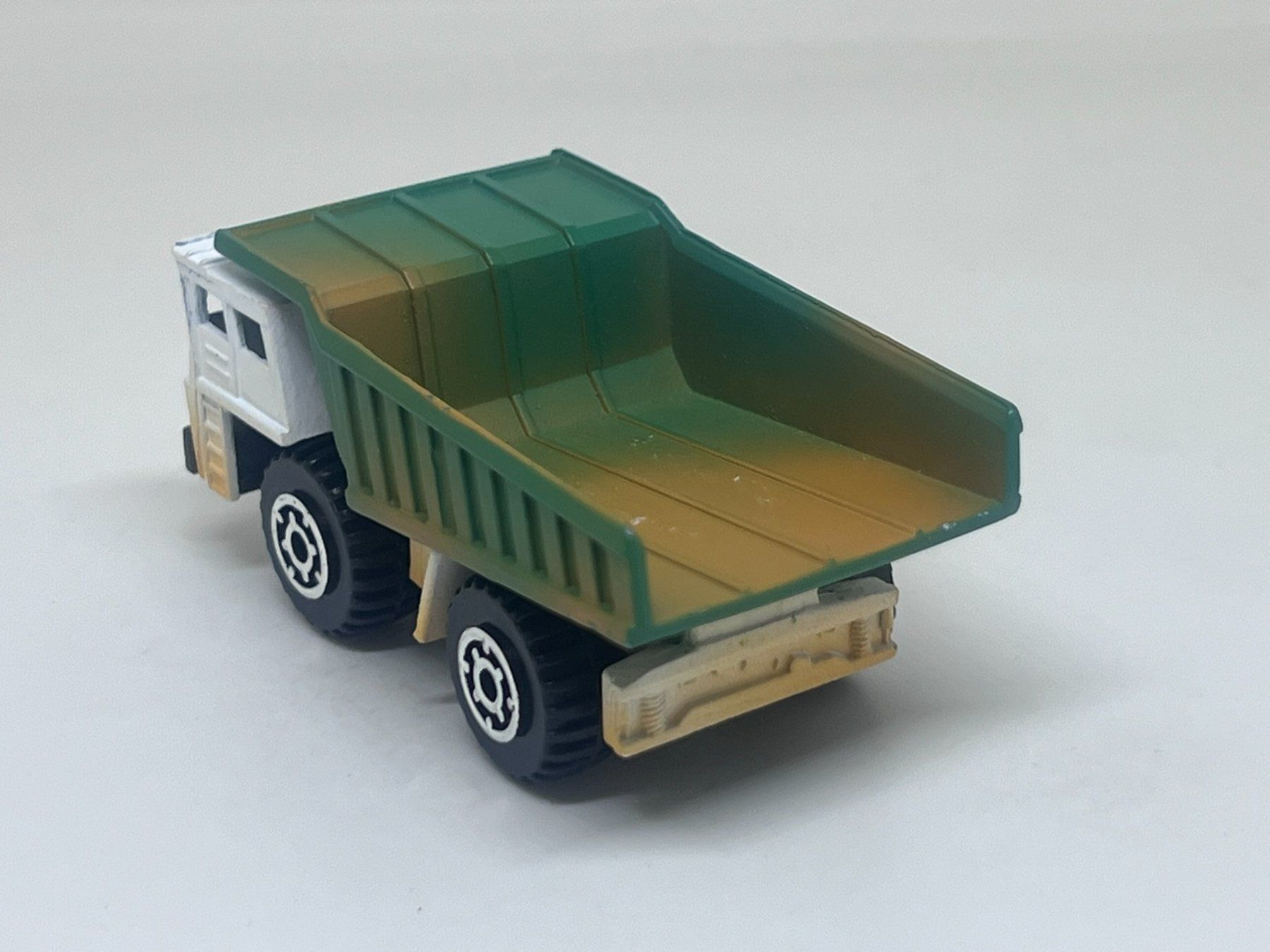 Matchbox Modellini d'auto: Matchbox Dump Truck #260 – Usato da Wildegg venduto da LaaBoutique 2