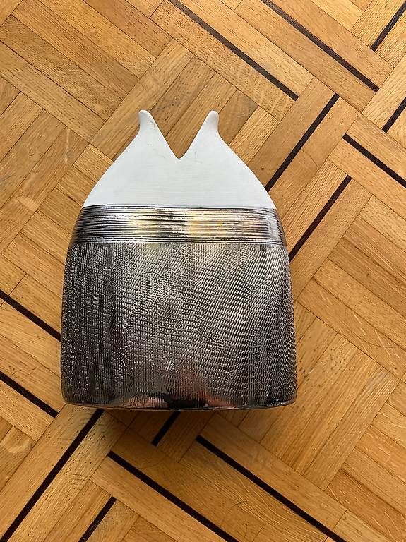 Vasi & Recipienti: Vase en forme de poisson blanc et argenté texturé – Usato da Coppet venduto da diablogogo