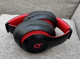 Kopfhörer Beats Over-Ear schwarz rot akzeptabler Zustand