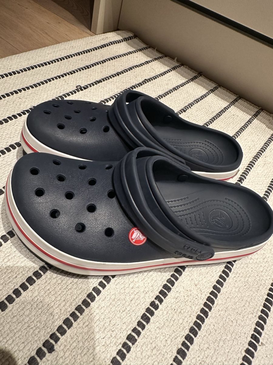Crocs Herrenschuhe: Crocs blau neuwertig Grösse 40-41 – Gebraucht aus Ardez von 2004ankek 1