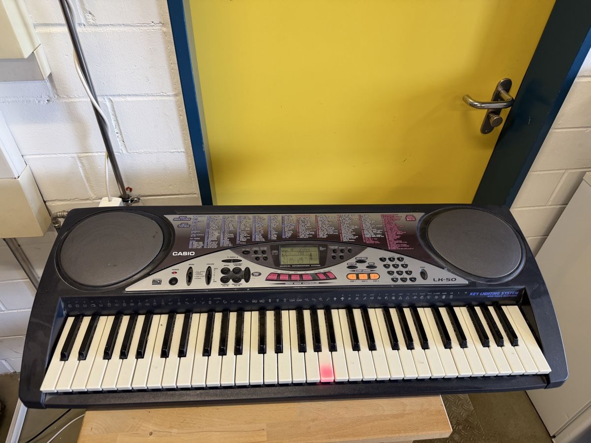 Casio Musikinstrumente: Casio LK-50 Key Lighting System Keyboard gebraucht – Gebraucht aus Strengelbach von RaenAntikDesign 1
