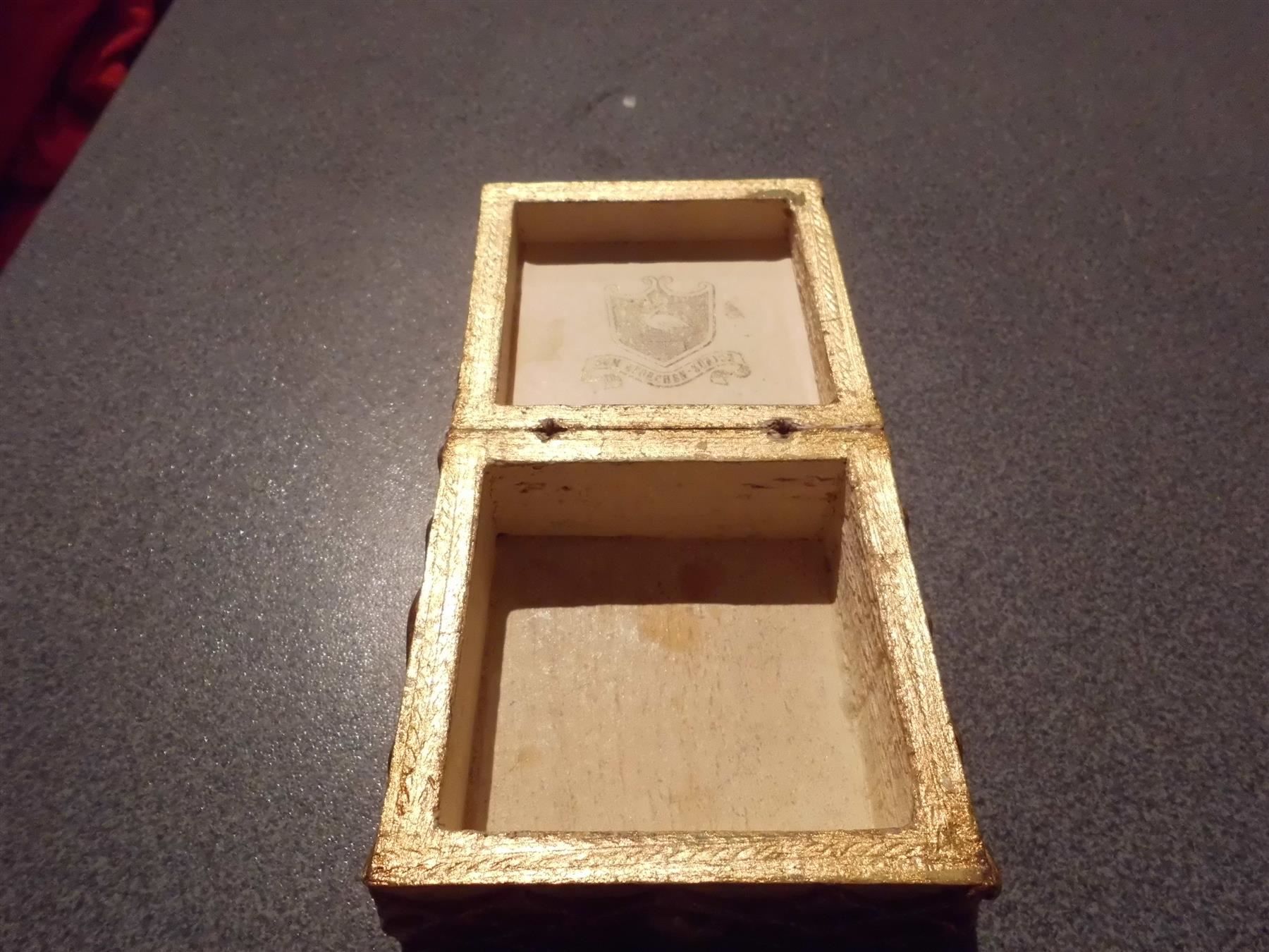 Portagioie: Dose Holz mit Bilchen Mädchen, goldfarbi – Usato da Zürich venduto da abraxas1291 2