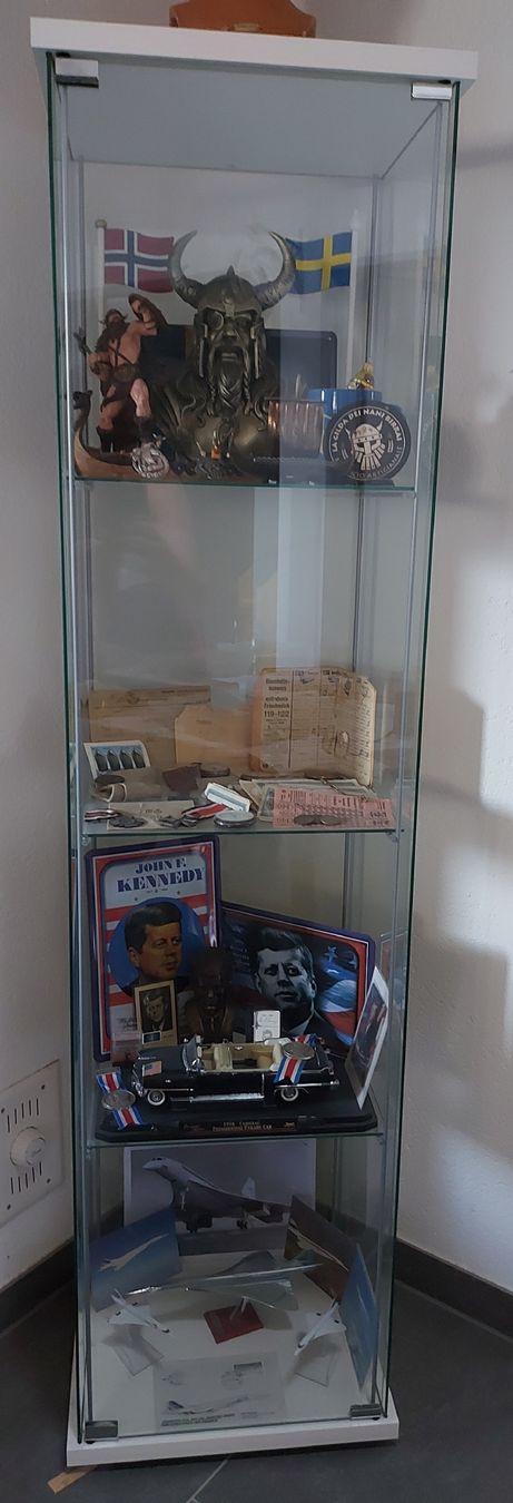Ikea Vitrines: Glasvitrine  – D'occasion à Rumisberg par AaronRodgers81