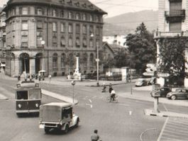BIEL: Place centrale Trolley-Bus & Oldtimer, Foto-AK ~1950