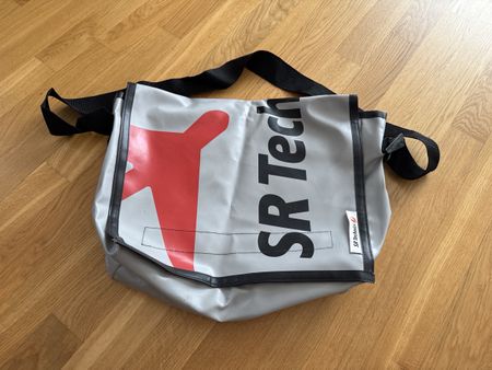 SR Technics Tasche guter Zustand Sommer-Accessoire 49
