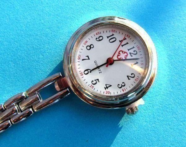 Orologi: Uhr Hänger silbrig medico mit Klipps – Nuovo e nell'imballaggio originale da St. Margarethen TG venduto da ursk10 3