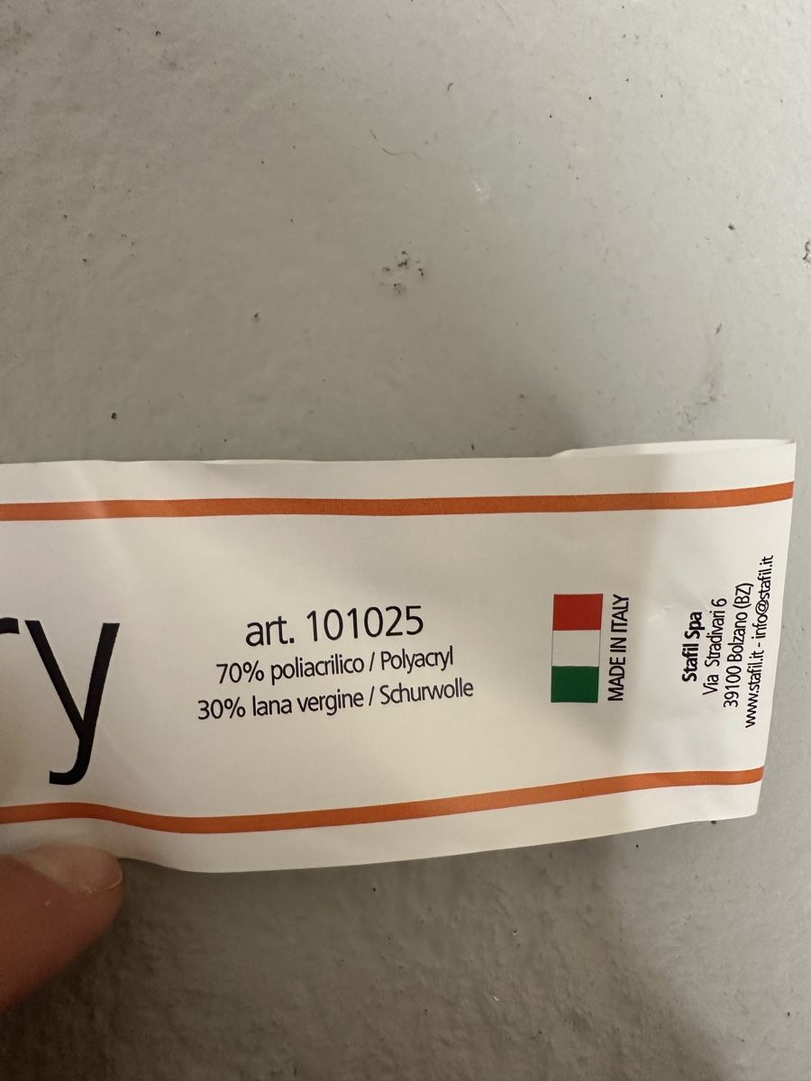 Lana: Garn "berry" 70% Polyacryl, 30% Schurwolle neu – Nuovo (secondo la descrizione) da Luzern venduto da aaalliinne 1
