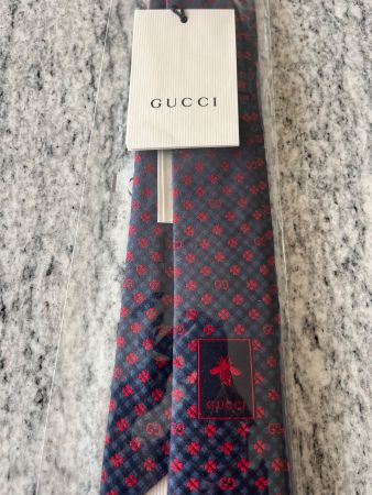 Gucci cravate 100% soie neuve dans son emballage !