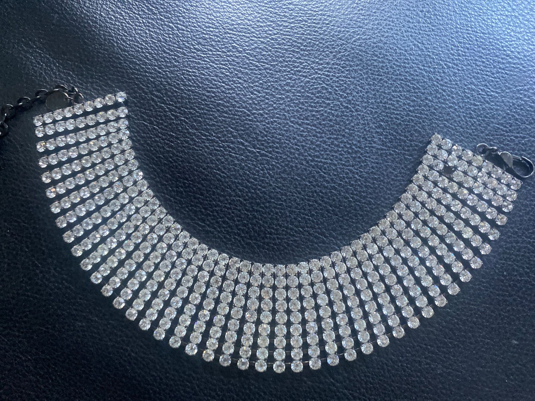 Catenine: Collier strass noir et argenté Rania Kinge – Usato da Geneve venduto da pat_p76n 2