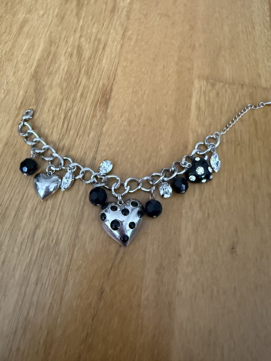 Bracciali & Braccialetti: Charm-Armband silberfarben mit Herzen und Perlen – Usato da Richterswil venduto da cobruetsch