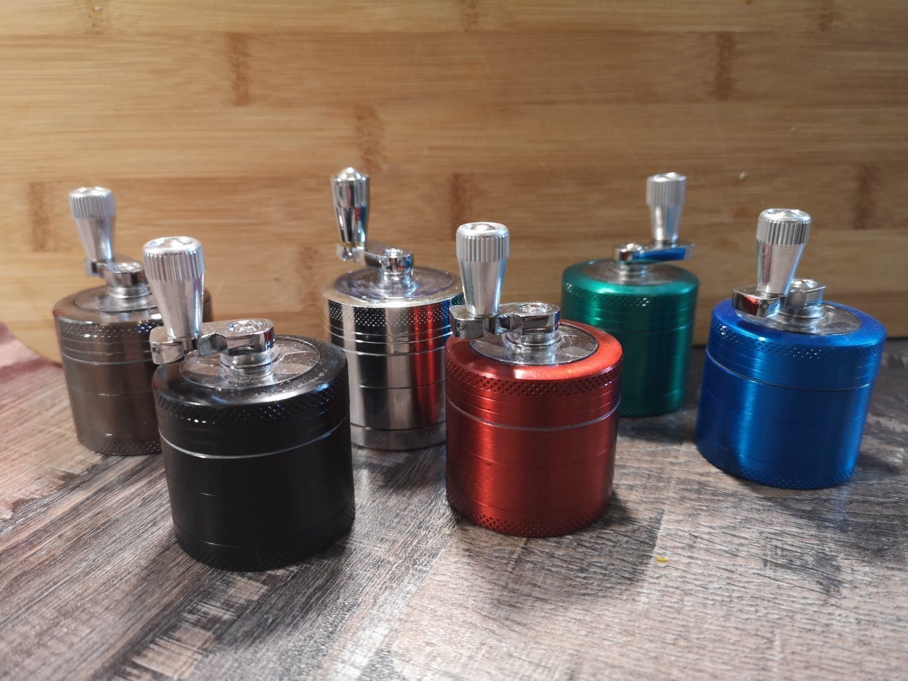 Tabak: Kräuter Grinder in verschiedenen Farben – Neu und originalverpackt aus Herzogenbuchsee von Melissa110 1