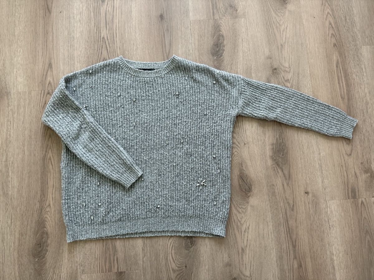 Primark Maglioni & Felpe: Pullover Primark grau mit Steinchen Grösse M neuwertig – Usato da Lengnau AG venduto da meaganxm