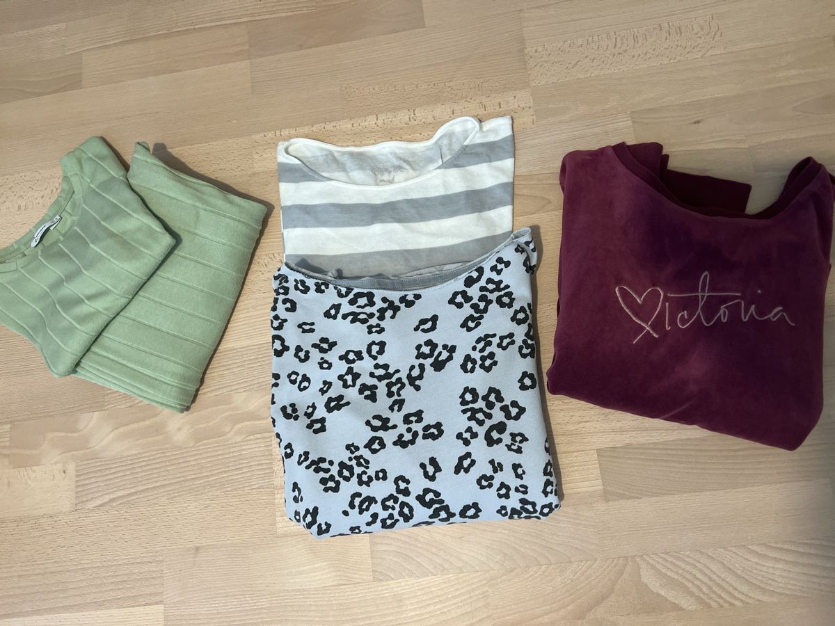 Lotti di vestiti: Homedress JUVIA – Usato da Winterthur venduto da Dasomesi