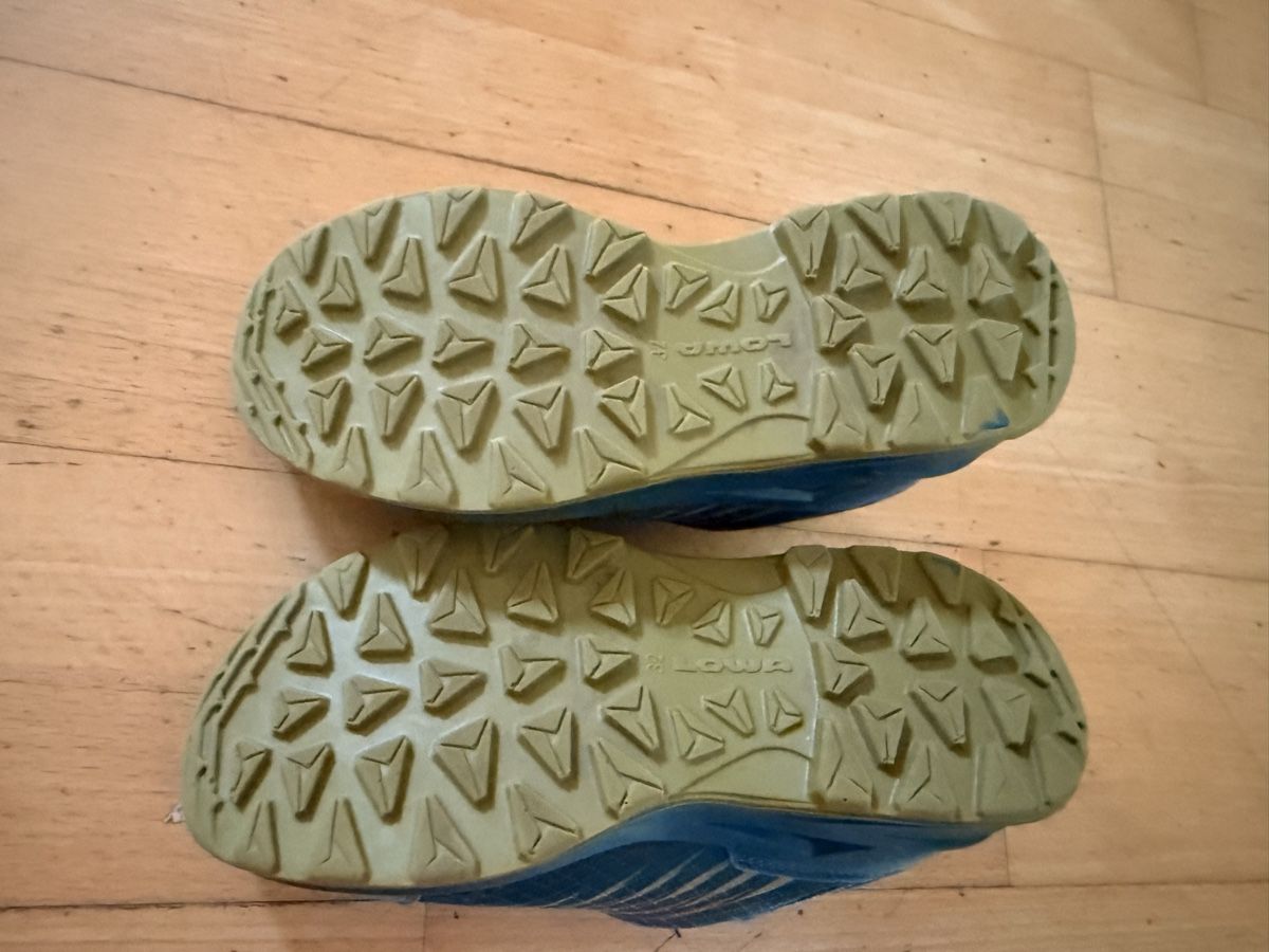 Lowa Scarpe da uomo: Lowa Treckingschuh Grösse 32 – Usato da Glattfelden venduto da Livia01112 2