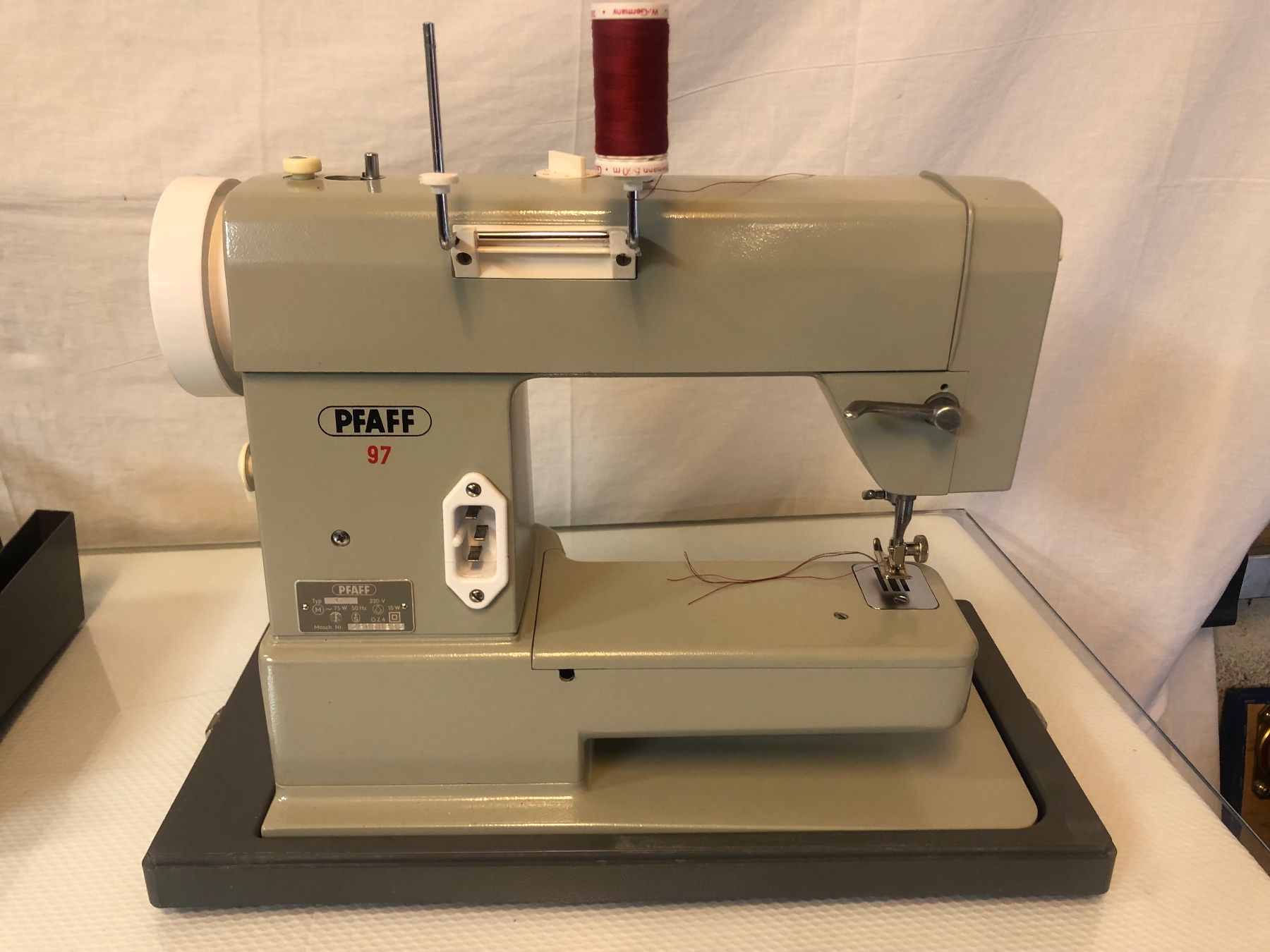 Pfaff Macchine da cucire: Nähmaschine PFAFF 97 – Difettoso da Brunnen venduto da Allerwaren 5