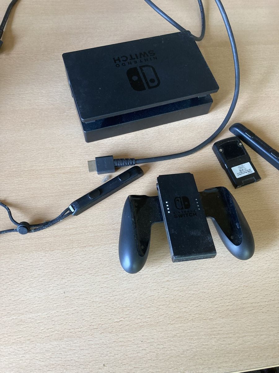 Nintendo Consoles: Nintendo Switch – D'occasion à Niederuzwil par Miami1999
