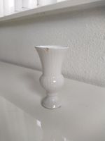 kleine, weisse Vase