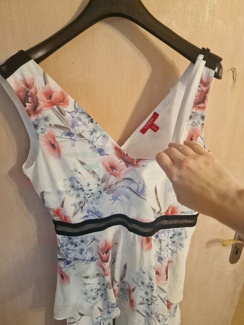 Guess Vestiti: Kleid Guess Grösse M geblümtes Muster  – Nuovo (secondo la descrizione) da Winterthur venduto da Winti1993