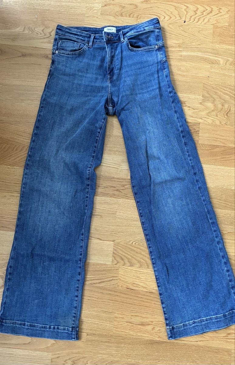 Only Jeans: Only Jeans Mid Waist Push Up – Nuovo (secondo la descrizione) da Zollikon venduto da vivienneberger