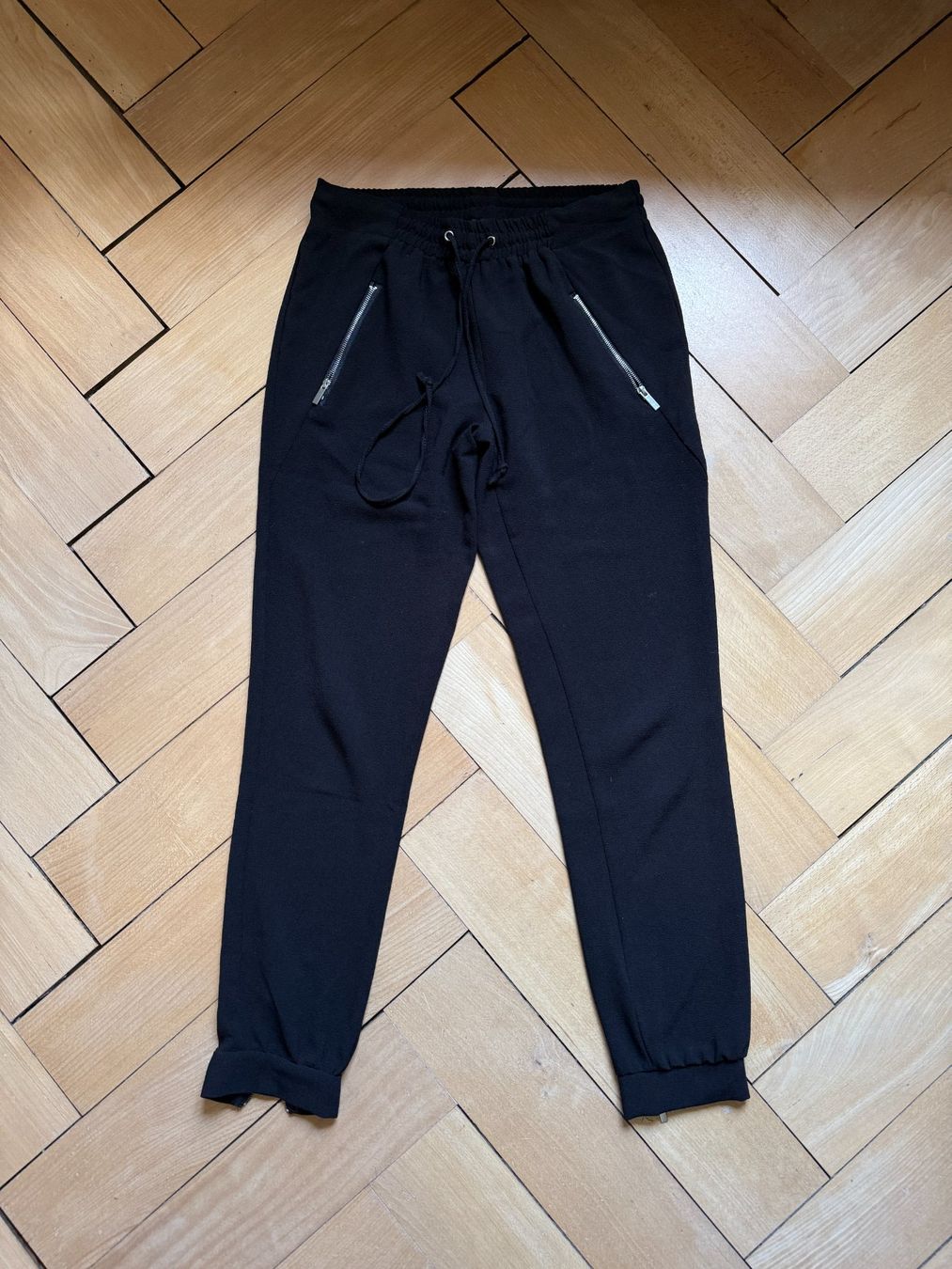 Hosen: AMISU - Hose schwarz locker 34 – Gebraucht aus Zürich von Diazaio