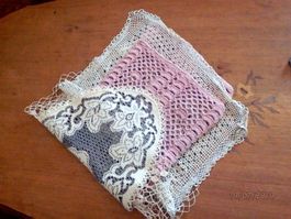 5 Deckchen, Tischläufer, Untersetzer, gehäkelt/gestrickt