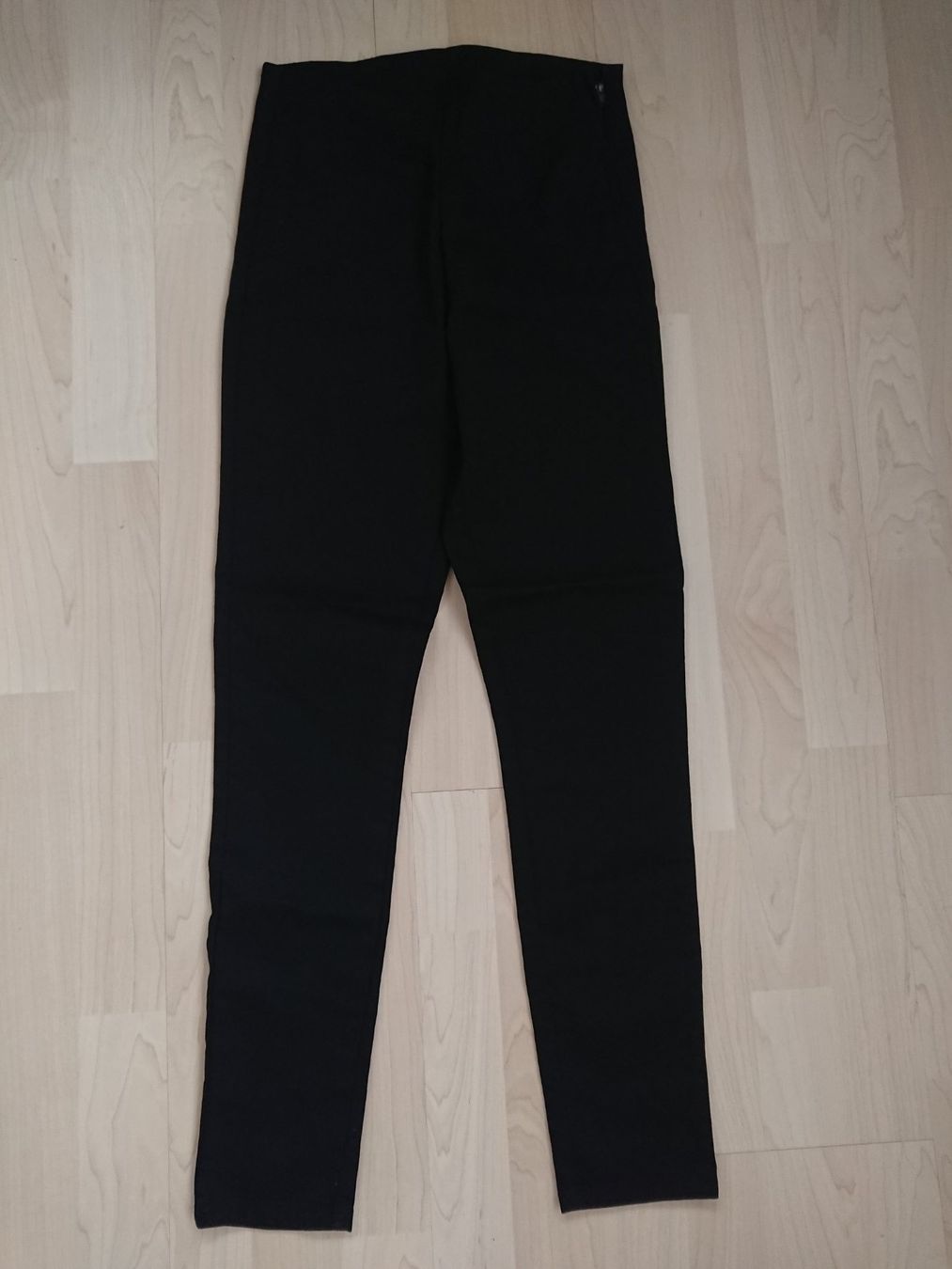 H&M Hosen: Damen Hose Divided H&M Gr. 34 XS – Gebraucht aus Hallau von CHACLA
