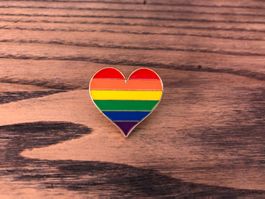 Pin Anstecker LGBTQ Herz Rainbow Pride