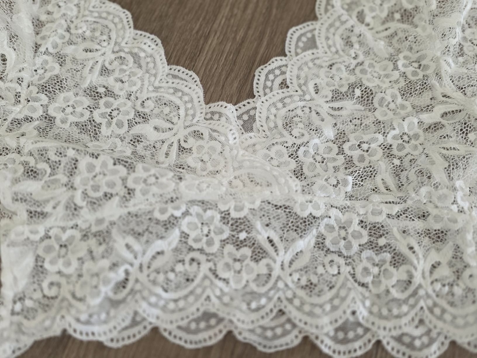 Kostüme: Süsses Dirndl-Set, Grösse M, Rosa inkl. Schuhe, Socken – Neu (gemäss Beschreibung) aus Düdingen von Girl 5
