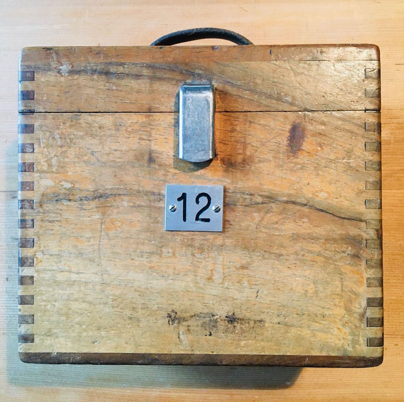 Barattoli: Superbe boite ancienne en bois – Usato da Cornaux NE venduto da THX01