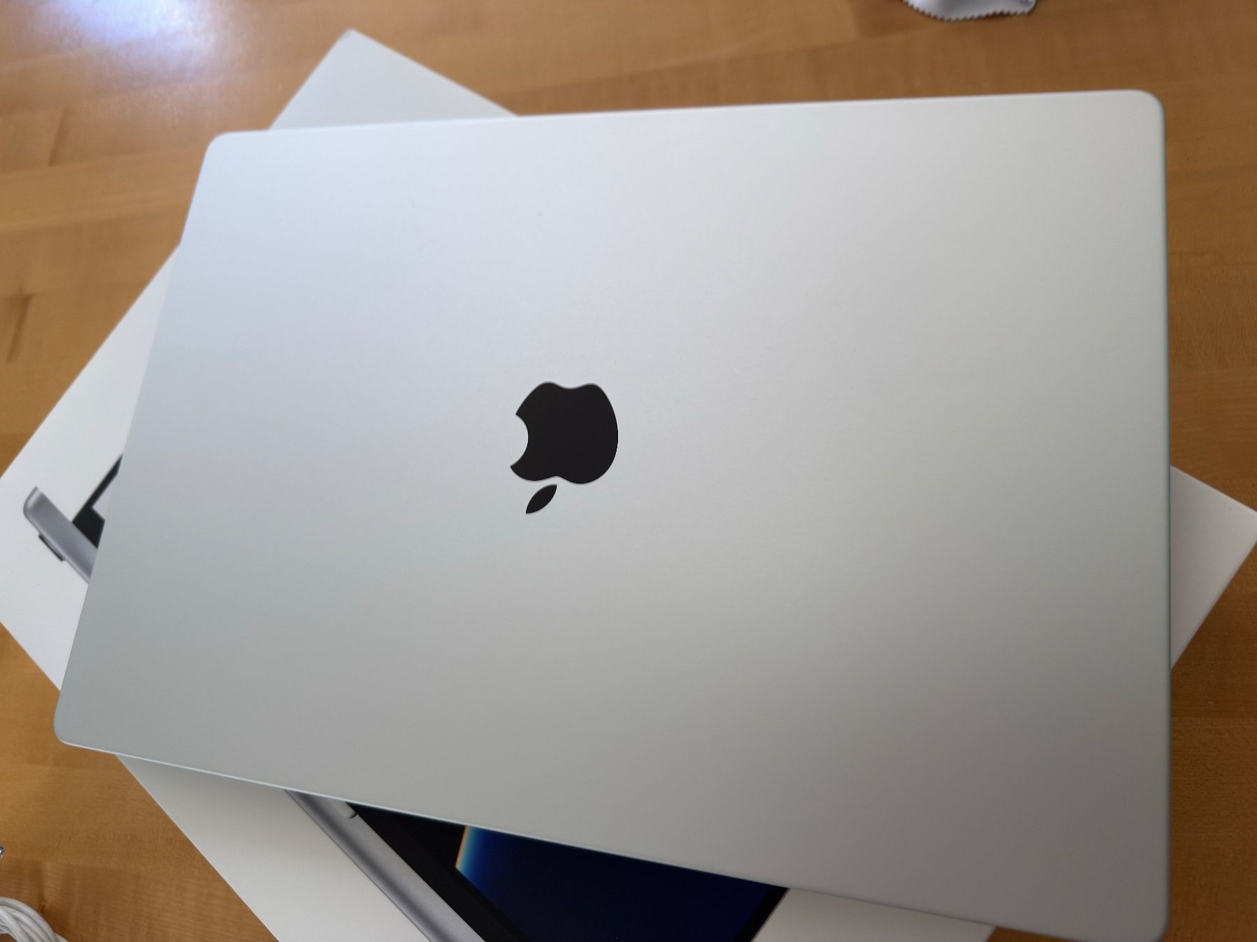 Apple Notebooks: MacBookPro 16" M1 Max, 10-CPU, 32-GPU, 32GB, 1TB SSD – Gebraucht aus Langnau am Albis von L.A.2 1