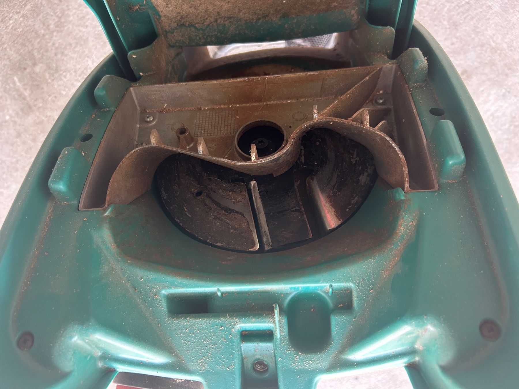 Bosch Trinciatrici: Holzhäcksler Bosch AXT 2000 – Usato da Tägerig venduto da scb06 3