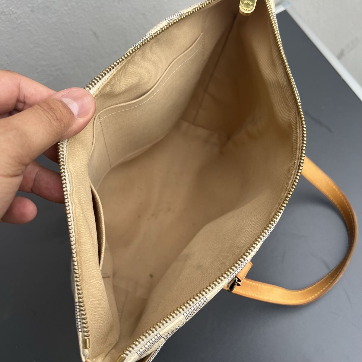 Louis Vuitton Sacs: Louis Vuitton Tasche zu verkaufen  – D'occasion à Wil SG par Cristiano02062017 2
