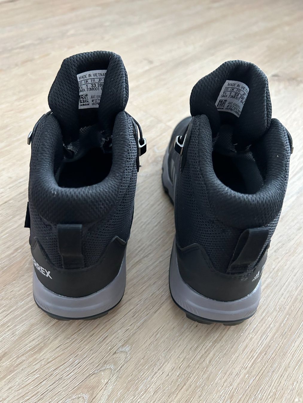 Adidas Scarpe per ragazzi: Adidas Terrex Grösse 33 – Usato da Zumikon venduto da meter03 1