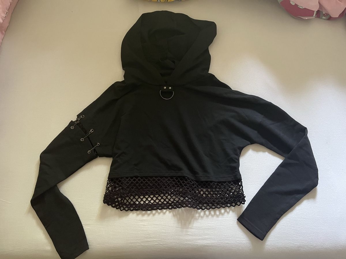 Pullover & Sweatshirts: Alternative / Emo / Grunge Crop Hoodie – Gebraucht aus Richterswil von Letha_Brown