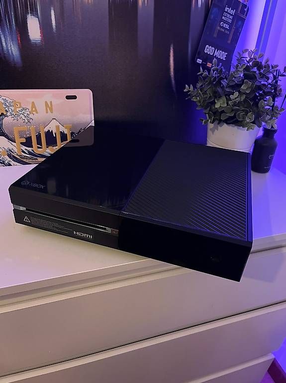 Microsoft Konsolen: Xbox One mit Controller & 8 Spielen – Gebraucht aus Herisau von NitronixXx 1