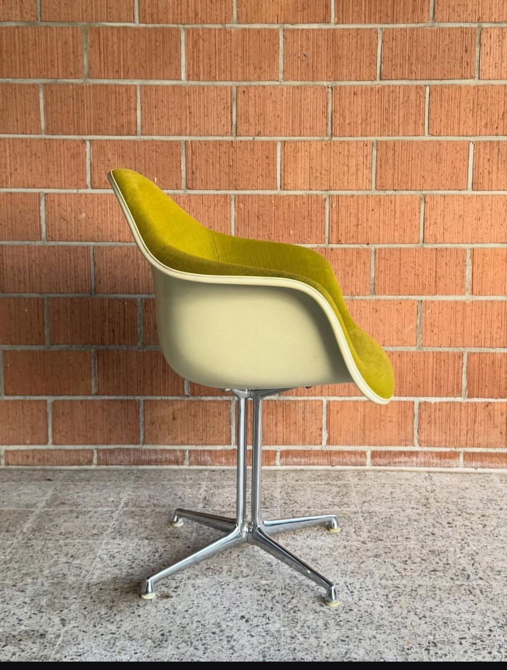 Eames Sedie: Eames Chair DAL Lafonda – Usato da Biel/Bienne venduto da la.vintage.therapie 3