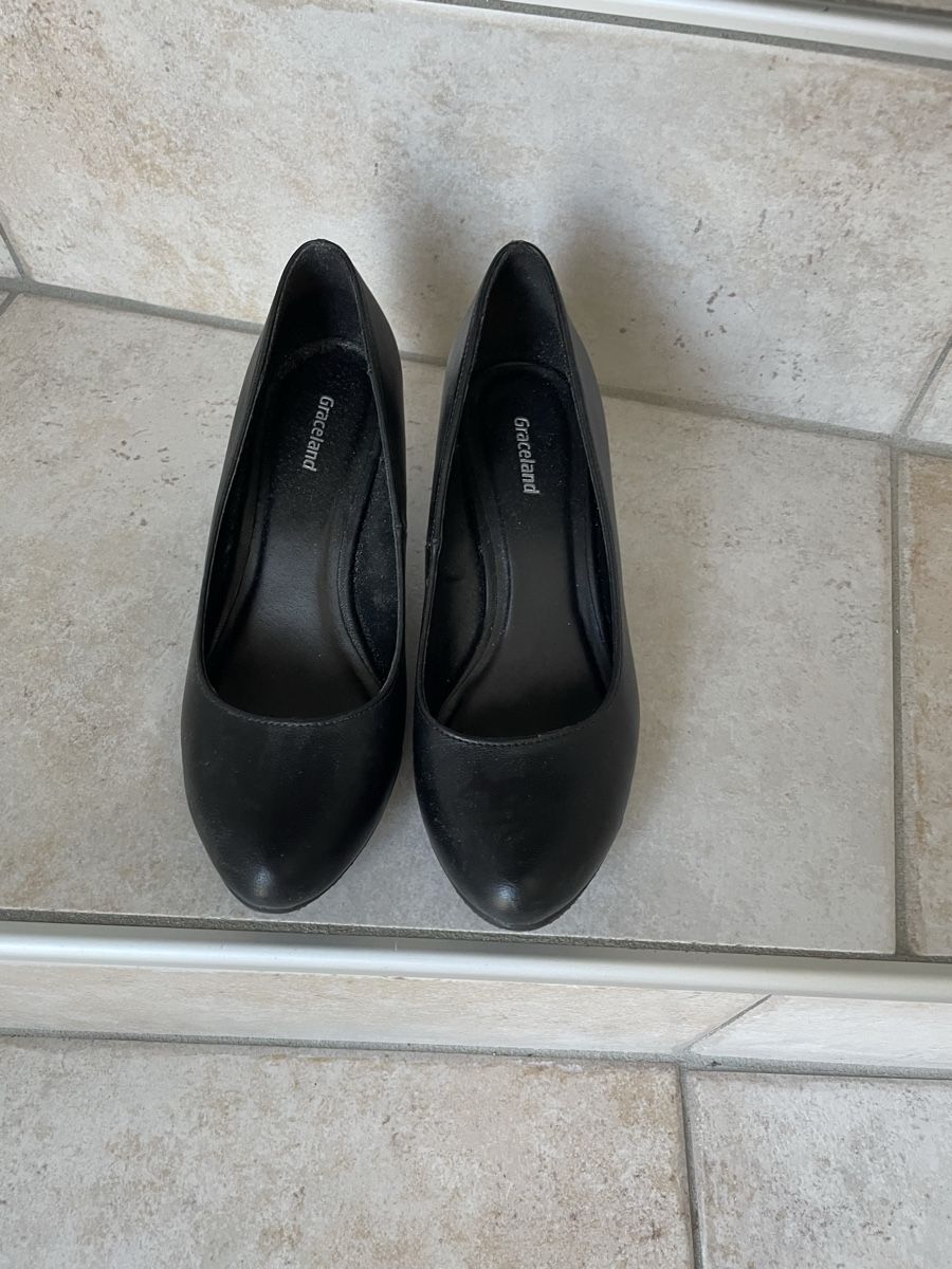 Graceland Scarpe da donna: Pumps schwarz Gr. 36 – Usato da Kesswil venduto da Sonnenblume0116 2