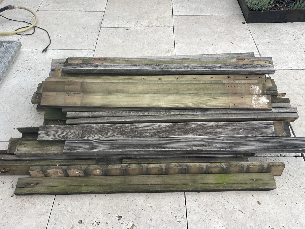 Articoli in legno: Restposten ausgebauter Imprägnierte Holzlatten – Usato da Oberdorf SO venduto da ric_sww8 2