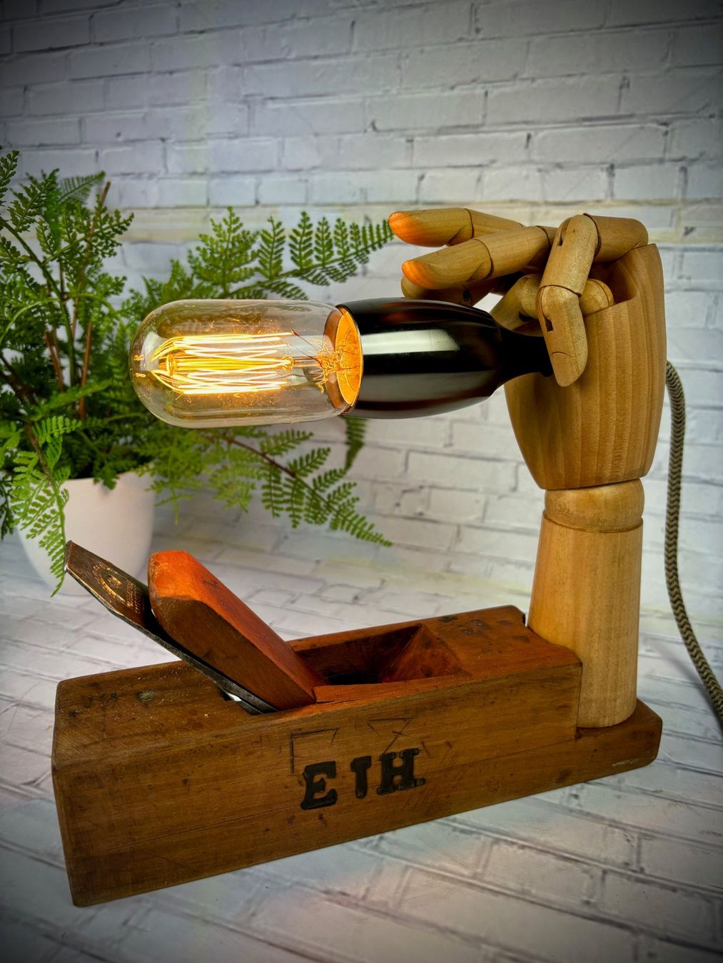 Lampen: Modell-Handhobel als Lichtobjekt – Gebraucht aus Langnau am Albis von vmff 4