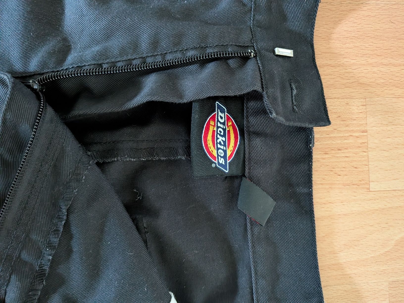 Pantaloni: Dickies Millerville cargo shorts. – Usato da Adliswil venduto da danfarrar 1