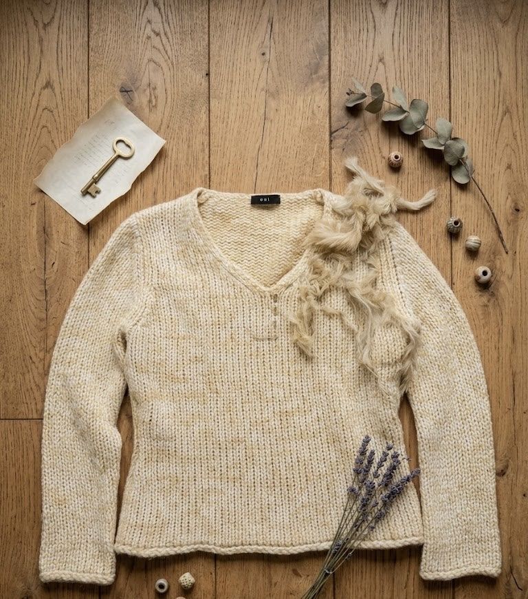 Pullover & Sweatshirts: Cremeweiß Strick Pullover Oui Gr. S – V-Ausschnitt & Fransen – Gebraucht aus Dörflingen von Raskan
