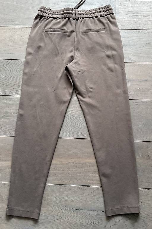 Pantaloni: ONLY Jogger Pants – Usato da Alpnach Dorf venduto da rerifeme 1