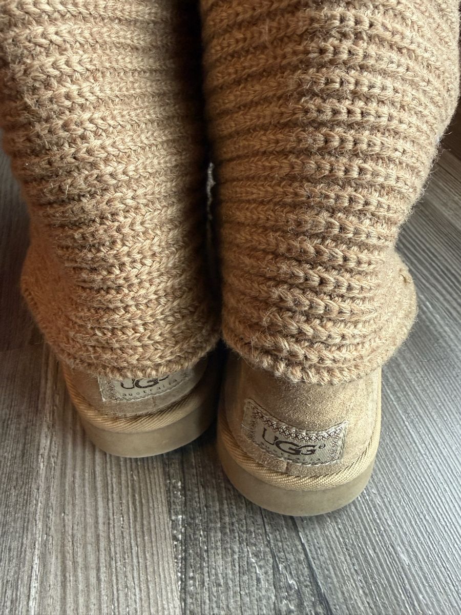 Ugg Scarpe da donna: Bottes UGG en tricot beige, taille 40 – Usato da Monthey venduto da Joseph-29 5