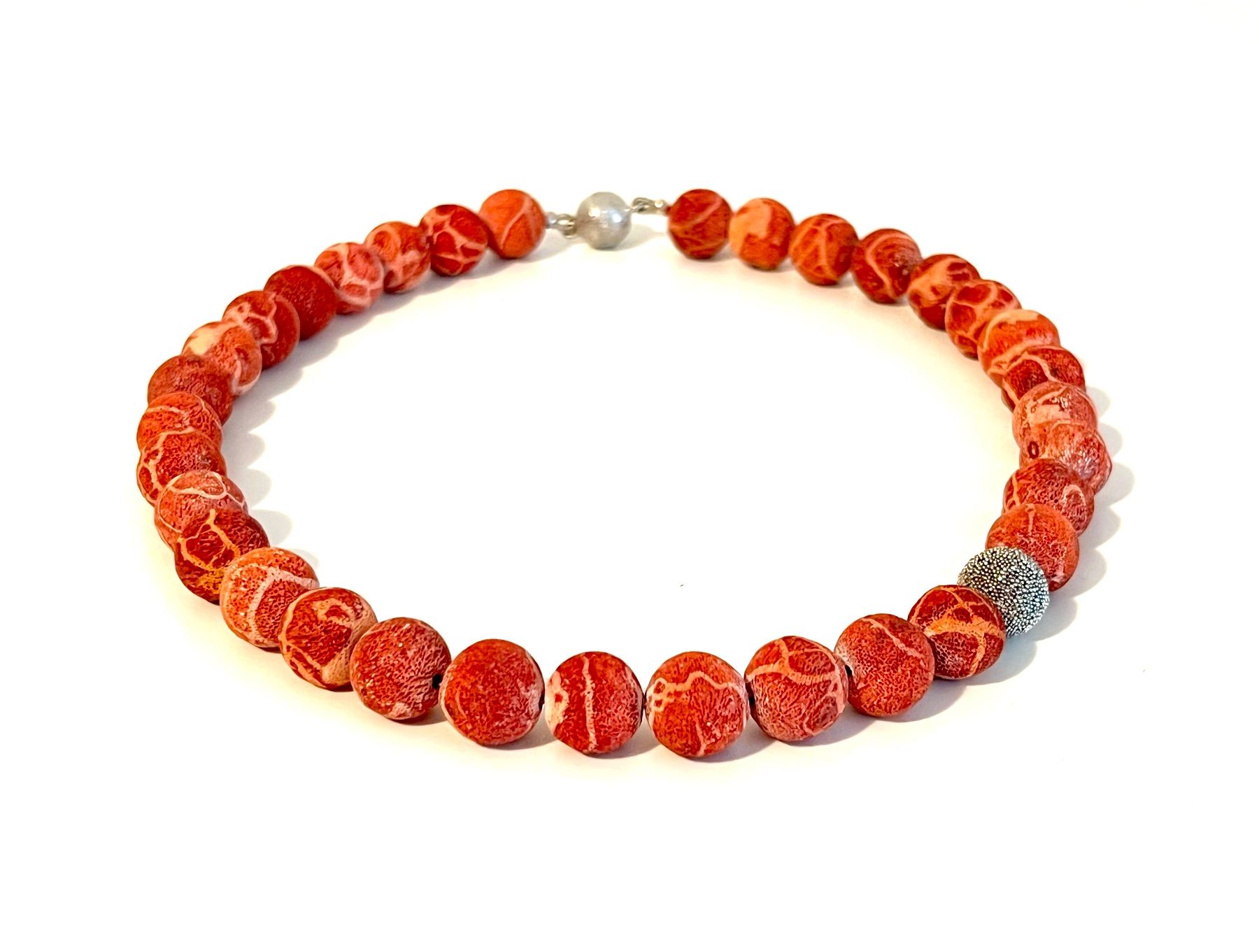 Colliers: Rote Korallen Halskette mit Sterling Silber – Neuf avec emballage d'origine à Rüschlikon par ThereseJewelryDesign